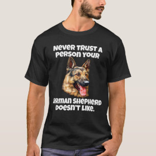 あなたのドイツの羊飼いが信じない人を決して信用してはいけない Tシャツ