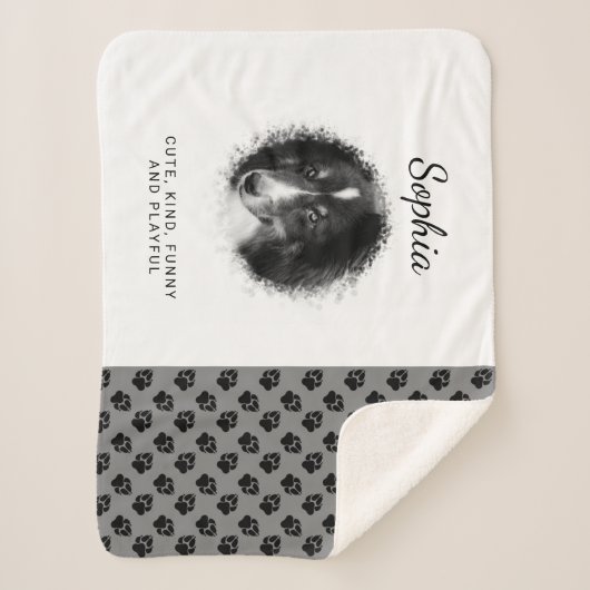 あなたのペットの写真と黒い手の上のグレーとカスタム文字 シェルパブランケット (正面)