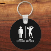 あなたのボーイフレンドvsマイおもしろいボディビルジムデザイン キーホルダー (正面)