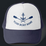 あなたのボート名航海のいかりはOars Navyを越えた キャップ<br><div class="desc">ボート航海のいかりとボートの名前やパーソナライズされたトラックの帽子のネイビーブルーの他の文字とオスタイリッシュールを渡った。</div>