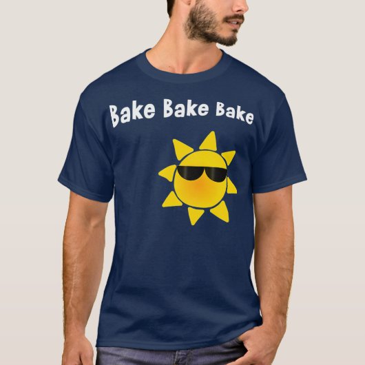 あなたのムレたお尻を焼け!太陽の下で着る超ミニビキニのユーモア Tシャツ (正面)