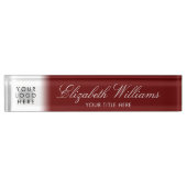 あなたのロゴクラッシーエレガントバーガンディ赤いスクリプト デスクネームプレート (正面)