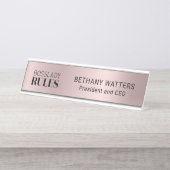 あなたのロゴバラ金ゴールド赤面メタリックシックモダン デスクネームプレート (正面)