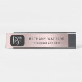 あなたのロゴバラ金ゴールド赤面メタリックシックモダン デスクネームプレート (正面)