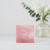 あなたのロゴフェイクライトピンクフォイルモダンビジネス スクエア名刺 (スタンド正面)