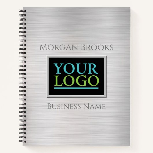 あなたのロゴ、ビジネス名ブラシ付きスチール&ブラック ノートブック (正面)