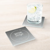 あなたのロゴ & 編集可能なテキスト | ダークグレーオンブレ ガラスコースター (アングル)