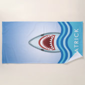 あなたの一流のホホジロザメのビーチのパーティーを加えて下さい ビーチタオル (正面)