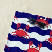 あなたの一流の|幸せなカニパターンを加えて下さい ビーチタオル (インサイチュ)