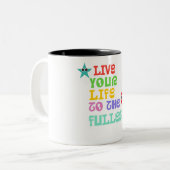 あなたの人生のマグカップを生きる ツートーンマグカップ (正面左)