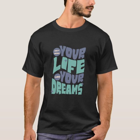 あなたの人生を夢見ない – あなたの夢を実現 Tシャツ (正面)