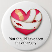 "あなたの他の男を見るべきだった"壊れたハート 缶バッジ (正面)