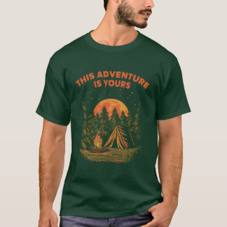 あなたの冒険が始まる キャンプトリップ キャンパー旅行 fam tシャツ