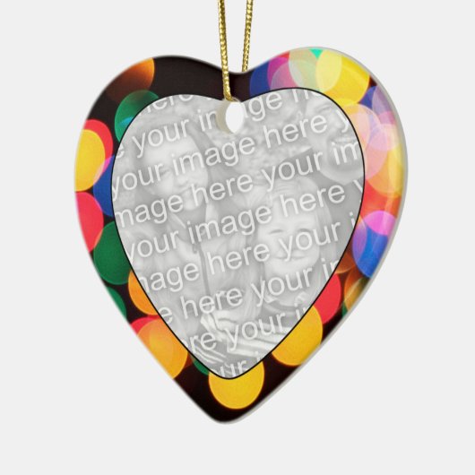 あなたの写真によって着色されるクリスマスの照明のハートを加えて下さい セラミックオーナメント (左)