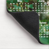 あなたの写真に白い数字の2026年カレンダーを重ねる マウスパッド (コーナー)
