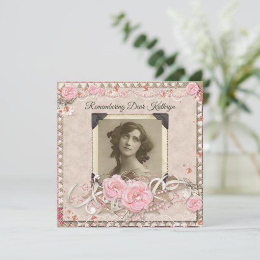 あなたの写真の告別式のバラのレースの天使の宝石 招待状 (スタンド正面)