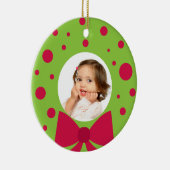 あなたの写真の緑のリースフレームのクリスマスのオーナメント セラミックオーナメント (右)