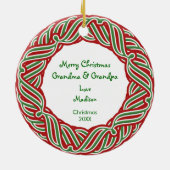 あなたの写真の赤い及び緑フレームのクリスマスのオーナメント セラミックオーナメント (裏面)
