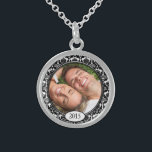 あなたの写真ダマスク結婚記念日ネックレス スターリングシルバーネックレス<br><div class="desc">Keepsake Necklacesシルバーまたはスターリングシルバーのいずれかを選択</div>