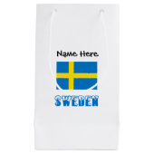 あなたの名前が入ったスウェーデンとスウェーデンの国旗 スモールペーパーバッグ (正面)