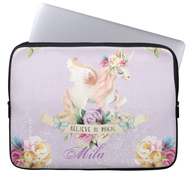 あなたの名前が載った可愛いユニコーン ラップトップスリーブ (正面)