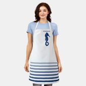 あなたの名前または文字シーホースネイビーブルーホワイトストライプの エプロン (着用した状態)