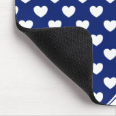 あなたの名前をカスタムするダークブルーとホワイトのハート マウスパッド (コーナー)