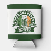 あなたの名前アイリッシュパブ |おもしろいセントパトリックの日パーティー 缶クーラー (裏面)