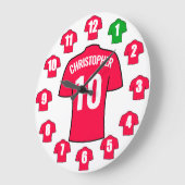 あなたの名前サッカー時計 – 赤シャツ ラージ壁時計 (傾斜)