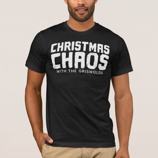 [あなたの名前]一家のクリスマスのカオス おもしろTシャツ Tシャツ (正面)