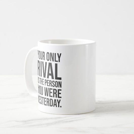 あなたの唯一のライバルはあなたである – 成功やる気を起こさせる コーヒーマグカップ (正面左)