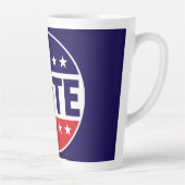 あなたの声を届けよう — VOTE カフェラテマグ (右)