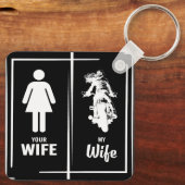 あなたの妻の妻のバイクもしくは自転車に乗る人妻のバレンタインデー キーホルダー (裏面)