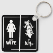 あなたの妻の妻のバイクもしくは自転車に乗る人妻のバレンタインデー キーホルダー (裏面)