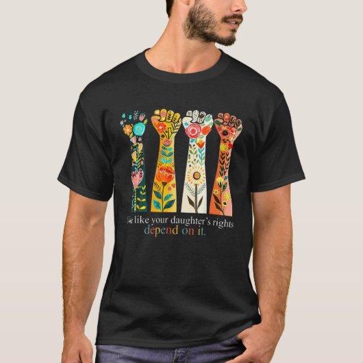あなたの娘の権利のような投票は手によって決まる Tシャツ (正面)
