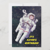 あなたの子供の写真の宇宙飛行士の宇宙の誕生日を加えて下さい 招待状 (正面)