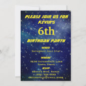 あなたの子供の写真の宇宙飛行士の宇宙の誕生日を加えて下さい 招待状 (裏面)