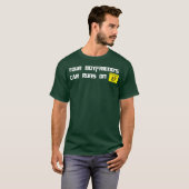 あなたの彼氏の車はレギュラーガソリンで動く おもしろジョークC Tシャツ (正面フル)