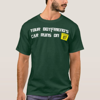 あなたの彼氏の車はレギュラーガソリンで動く おもしろジョークC Tシャツ