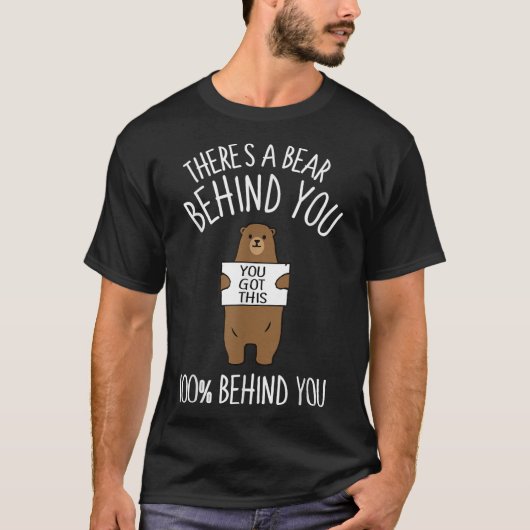 あなたの後ろに熊がいます、100% 後ろにいます、面白い Tシャツ (正面)