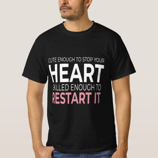あなたの心を止めるほどキュートで 再び始動させるスキルあり Tシャツ (正面)