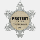 あなたの憲法上の権利であることに抗議する スノーフレークピューターオーナメント (正面)