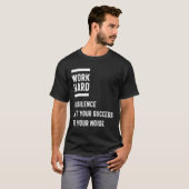 あなたの成功はあなたのノイズのインスピレーションのギフトになる Tシャツ (正面フル)