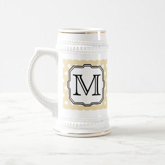あなたの手紙。カスタムMonogram。ベージュ水玉模様。 ビールジョッキ (左)