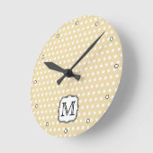 あなたの手紙。モノグカスタムラム。ベージュ水玉模様。 ラウンド壁時計 (傾斜)