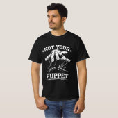 あなたの操り人形じゃない - 束縛を断ち切る反抗 Tシャツ (正面フル)