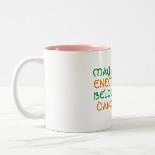 あなたの敵の生きている下のアイルランド人のダンスはすべてかもしれないです ツートーンマグカップ (左)