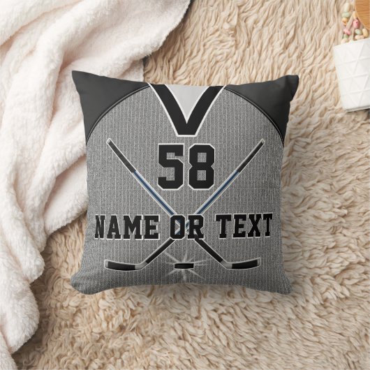 あなたの文字が付いているアイスホッケーのチームギフトのホッケーの枕 クッション (ブランケット)