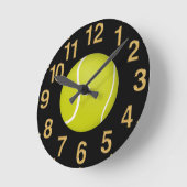 あなたの文字が付いているパーソナライズなテニスの時計 ラウンド壁時計 (傾斜)