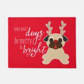 あなたの日はメリーなnの明るい子鹿のパグのトナカイであるように ドアマット (正面)